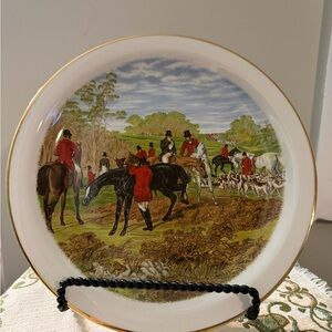 Churchill White and Gold Trim Decorative Fox Hunting Scene Plate